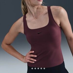 NWOT Nike Form Stealth Evaporation Technology Tank Top in Burgandy Sz XS